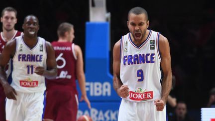 Tony Parker laisse éclater sa joie, une image rare depuis le début de l'Euro