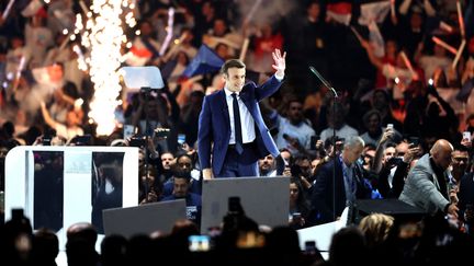 Emmanuel Macron en meeting à La Défense Arena, le 2 avril 2022, à Nanterre.&nbsp; (THOMAS COEX / AFP)