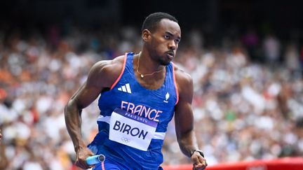 VIDEO. Les Français terminent derniers de la finale du relais 4x400 m masculin après une bousculade aux JO 2024, les Etats-Unis sacrés