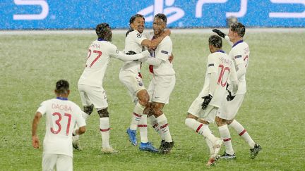 Les joueurs du PSG après avoir marqué face au Bayern&nbsp;en quarts de finale aller de la Ligue des Champions, le 7 avril 2021&nbsp;à Munich (Allemagne). (MARCEL ENGELBRECHT / FIRO SPORTPHOTO  / AFP)