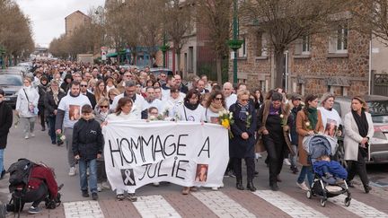 Une marche blanche samedi 9 mars en Seine-et-Marne, en hommage à Julie Douib, jeune femme décédée après avoir été abattue à l'Ile-Rousse (Haute-Corse). Son ex-conjoint est soupconné d'être l'auteur des coups de feu.&nbsp; (LAURENT PAILLIER / LE PICTORIUM / MAXPPP)