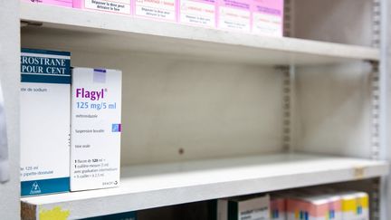 Dans une pharmacie, à Paris, le 20 janvier 2023. (ALEXANDRA BREZNAY / HANS LUCAS / AFP)