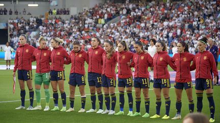 Les joueuses de la sélection espagnole avant leur quart de finale de l'Euro contre l'Angleterre, le 20 juillet 2022. (JOSE BRETON / NURPHOTO via AFP)