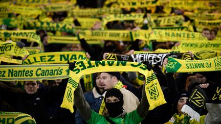 Des supporters du FC Nantes lors d'un match contre l'OGC Nices au stade La Beaujoire de Nantes le 2 décembre 2023. (LOIC VENANCE / AFP)