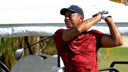 Tiger Woods aux Bahamas, le 5 décembre 2021, fait peu à peu son retour sur les greens. (MIKE EHRMANN / GETTY IMAGES NORTH AMERICA)