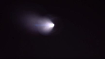 Une lumière bleue a été observée dans le ciel de la Californie (Etats-Unis), le 7 septembre 2015. (JULIEN SOLOMITA / YOUTUBE)