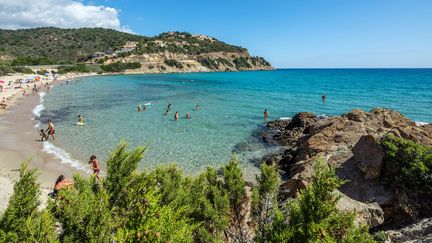 Des nudistes ont été visés par des tirs de carabine, sur une plage de Porto-Vecchio (Corse-du-Sud), le 9&nbsp;août 2017. (ROBERT PALOMBA / ONLY FRANCE / AFP)