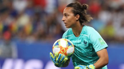 La gardienne de but française Sarah Bouhaddi le 12 juin 2019, au stade de Nice. (VALERY HACHE / AFP)