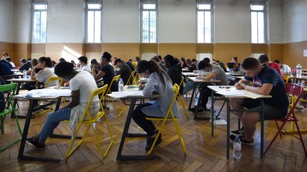 Des candidats au baccalauréat, à Strasbourg, le 18 juin 2018 (illustration). (FREDERICK FLORIN / AFP)