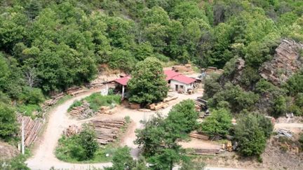 Le double meurtre a eu lieu dans cette scierie cévenole, dans le village des Plantiers (Gard), le 11 mai 2021. (GOOGLE MAPS)