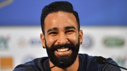 Le défenseur français Adil Rami lors d'une conférence de presse à Istra (Russie), le 4 juillet 2018. (YURI CORTEZ / AFP)