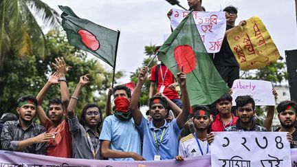 Students during a protest in Dhaka, Bangladesh, on August 3. (ZABED HASNAIN CHOWDHURY / NURPHOTO / AFP)
