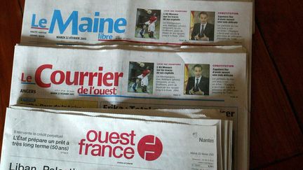 Les exemplaires de "Ouest-France", du "Courrier de l'Ouest" et du "Maine libre" imprimés à Angers n'ont pas pu être distribués, le 11 février 2019. (MAXPPP)