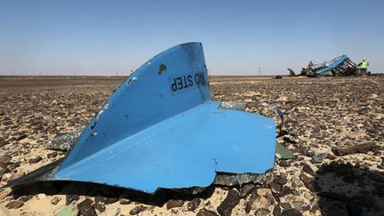 &nbsp; (L'un des gros débris de l'Airbus de Metrojet © REUTERS / Mohamed Abd El Ghany)