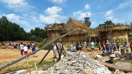 Le chantier du château de Guédelon le 15 juillet 2014
 (PHILIPPE DESMAZES / AFP)