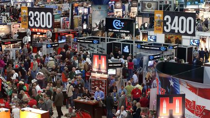 Plus de 70 000 sont attendus &agrave; la convention annuelle de la National Riffle Association (NRA), &agrave; Houston (Texas), le 4 mai 2013. (JUSTIN SULLIVAN / GETTY IMAGES NORTH AMERICA / AFP )