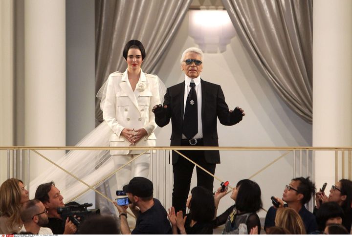 Karl Lagerfeld en maître de jeu 
 (Thibault Camus/AP/SIPA)