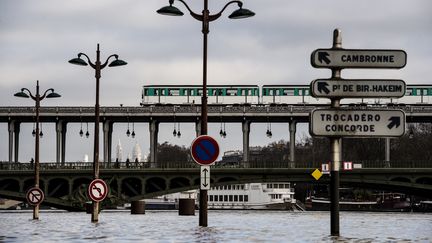 Les quais de la Seine innondés à Paris, le 26 janvier 2018. (CHRISTOPHE ARCHAMBAULT / AFP)