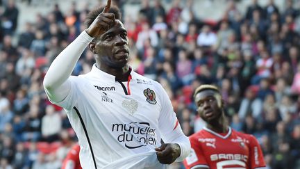 La joie du buteur niçois, Mario Balotelli. (JEAN-SEBASTIEN EVRARD / AFP)