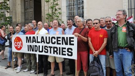 Manifestation de salariés de la papeterie de Malaucène à Carpentras le 17 juin 2009 (© AFP PHOTO / MICHEL GANGNE)