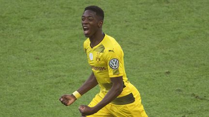 Ousmane Dembélé sous le maillot du Borussia Dortmund, ce devrait bientôt être de l'histoire ancienne. Le français est attendu au FC Barcelone. (ODD ANDERSEN / AFP)