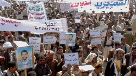 Des milliers de Yéménites manifestent contre le régime du président Ali Abdallah Saleh, à Sanaa, le 2 février 2011. (AFP)