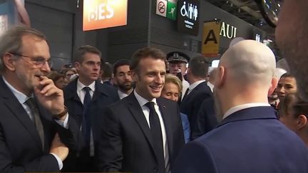 Politique : Emmanuel Macron face aux maires de France