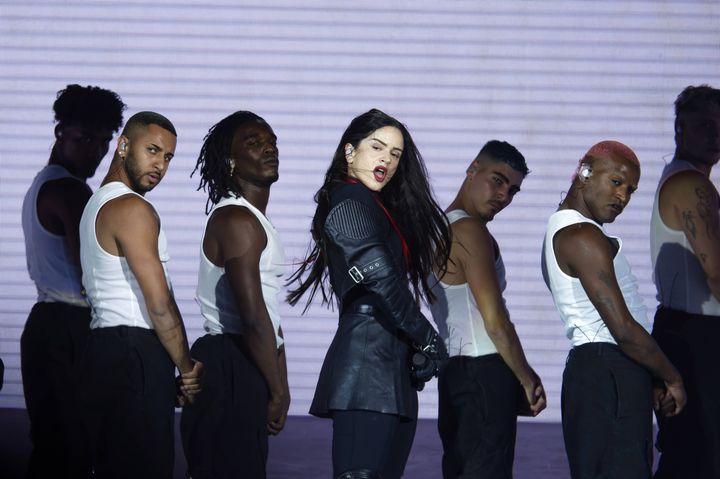 La chanteuse espagnole Rosalia lors du festival Lollapalooza à Paris, le 22 juillet 2023. (SADAKA EDMOND/SIPA / SIPA)