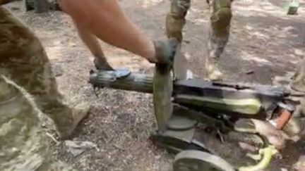 Guerre en Ukraine : dans le Donbass, les armes vieillissantes des soldats ukrainiens ne font pas le poids face aux Russes