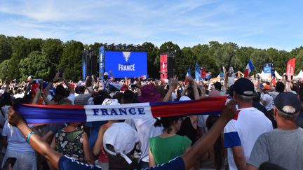 Les supporters présents par milliers au Club France le 11 août 2024, dernier jour des Jeux olympiques de Paris 2024. (Hortense Leblanc)