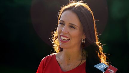 La Première ministre néo-zélandaise Jacinda Ardern lors d'une conférence de presse à Auckland, le 22 mars 2018. (ANDY WHARTON / AFP)