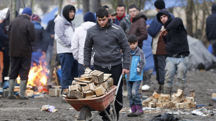  (Ici, la "jungle" de Grande-Synthe, à côté de Calais, début février, où s'entassent les migrants dans des conditions indignes © Reuters)