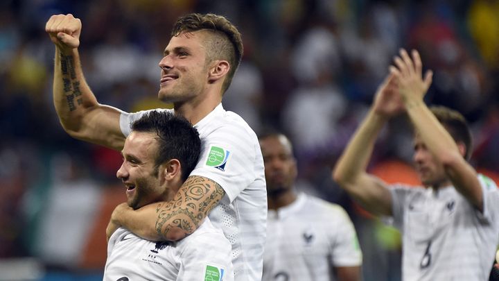 Face à la Suisse, lors de la Coupe du monde 2014, Olivier Giroud inscrit son premier but lors d'une grande compétition internationale. (ODD ANDERSEN / AFP)