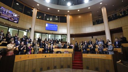 L'Assemblée de Corse adopte le projet constitutionnel prévoyant une autonomie pour l'île, le 27 mars 2024. (PASCAL POCHARD-CASABIANCA / AFP)