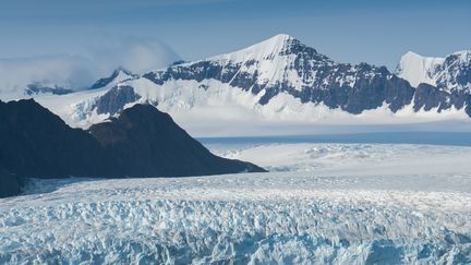 Record battu en Antarctique : des chercheurs européens ont extrait de la glace vieille de plus d'un million d'années