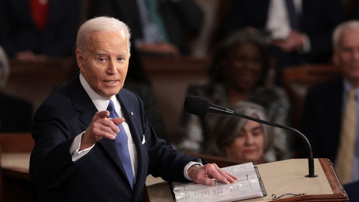 Joe Biden délivre son discours annuel sur l'état de l'Union au Congrès, à Washington (Etats-Unis), le 7 mars 2024. (WIN MCNAMEE / GETTY IMAGES NORTH AMERICA / AFP)