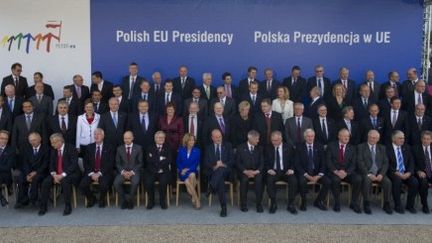 Les ministres de la zone euro et les présidents des banques centrales réunis à Wroclaw (Pologne) le 16 septembre 2011 (AFP PHOTO / ADAM NURKIEWICZ)