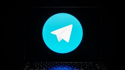 Le logo de la plateforme de messagerie Telegram. (ANTHONY WALLACE / AFP)