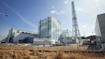 Les r&eacute;acteurs 5 et 6 de la centrale nucl&eacute;aire de Fukushima, ferm&eacute;e au public, le 28 f&eacute;vrier 2012, au Japon.&nbsp; (KIMIMASA MAYAMA / AP / SIPA)