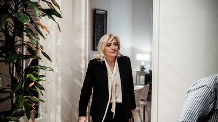 Marine Le Pen lors d'une conférence de presse à Paris, le 10 janvier 2023. (ARTHUR N. ORCHARD / HANS LUCAS / AFP)