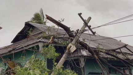 Dimanche 14 mai, le cyclone Mocha a balayé toute la côte de la Birmanie jusqu'au Bangladesh. Les rafales de vent, allant jusqu'à 195 km/h, ont causé d'importants dégâts matériels. (FRANCEINFO)