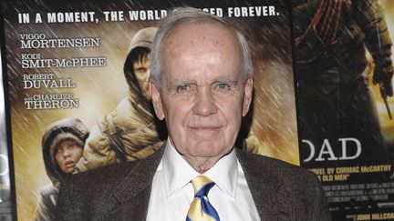 L'écrivain Cormac McCarthy le 16 novembre 2009 à New York à l'avant-première du film "La route" adapté de son roman. (EVAN AGOSTINI / AP / SIPA)