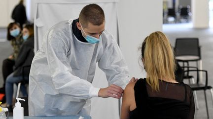 Un centre de vaccination de Zagreb (Croatie), le 22 octobre 2021. (DENIS LOVROVIC / AFP)