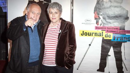 Raymond Depardon et Claudine Nougaret devant l&#039;affiche du fillm que le couple a co-réalisé
 (ALIX WILLIAM/SIPA)