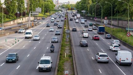 Sur le boulevard périphérique, à Paris, le 13 mai 2020. (AMAURY CORNU / HANS LUCAS / AFP)