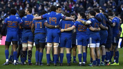 Le XV de France après le match perdu face à l'Ecosse (26-32), dans le Tournoi des six nations, le 11 février 2018. (CHRISTOPHE SIMON / AFP)