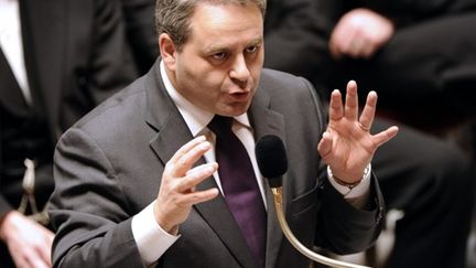 Le ministre de la Santé Xavier Bertrand, le 7 décembre 2010 à l'Assemblée nationale à Paris. (AFP/BERTRAND GUAY)