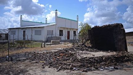 Mais d’autres interprétations ont également été soulevées concernant ces attaques.

Fin août, des conflits entre chrétiens, majoritaires dans le pays, et musulmans, ont éclaté suite au meurtre de Rogo, un prêcheur controversé soupçonné d’entretenir des liens avec les islamistes somaliens shebab.

Mais rien ne semble indiquer pour l’instant un quelconque rapport avec les conflits entre Pokomos et Ormas, tous deux de confessions musulmanes. (AFP PHOTO / Carl de Souza)