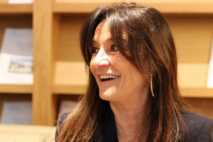 La députée européenne Les Centristes Nathalie Colin-Oesterlé, à Bruxelles (Belgique) dans le café des députés du Parlement européen, le 5 mars 2024. (FABIEN JANNIC-CHERBONNEL /FRANCEINFO)