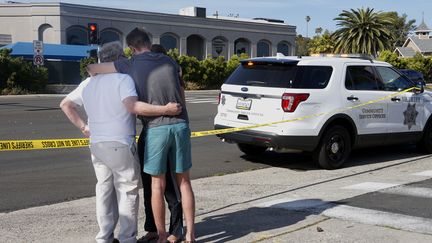 Un homme a ouvert le feu sur une synagogue de Poway, en Californie (Etats-Unis), samedi 27 avril 2019, tuant une personne et en blessant trois autres. (SANDY HUFFAKER / AFP)